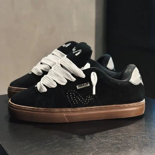 Tesla Hertz Black Gum Silas Bisteca