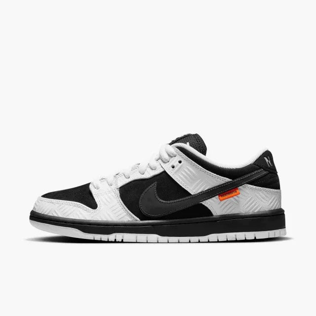 TIGHTBOOTH X Nike dunk low SB ''Black & white''